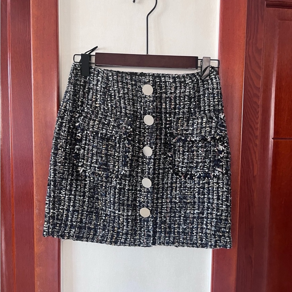Textured Mini Skirt - Picture 7 of 8